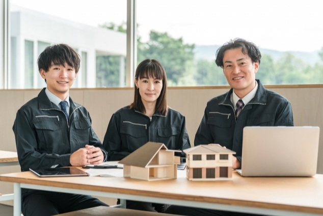【地元密着不動産会社の役割とは？】大手と何が違う？地域特化だからできる高値売却と早期成約の理由を徹底解説｜相場を熟知した正確な査定力、購入希望者ネットワーク、空き家・別荘・相続・地方物件のトラブル解決力などメリット多数｜南房総・富津・館山などエリア不動産で失敗しない会社選びのポイントと依頼前に知るべき比較方法まで